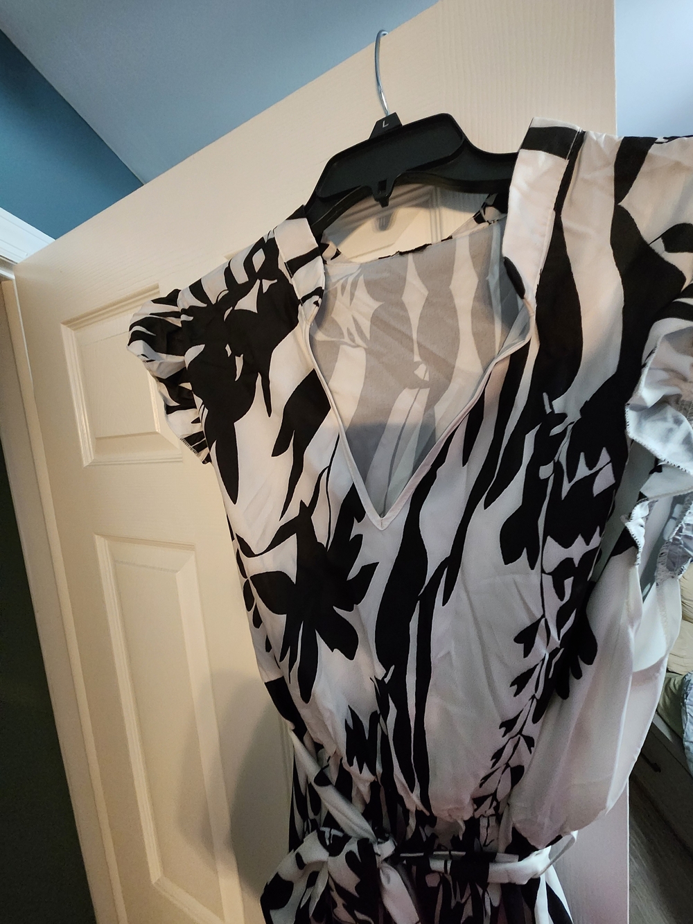 SHEIN Black and White Floral V-Neck Dress